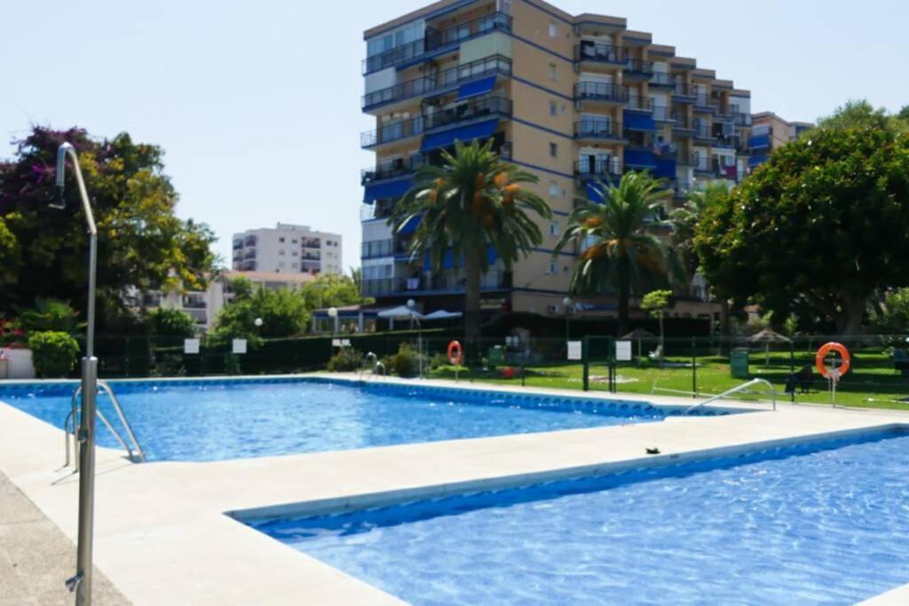 Holiday Rentals Piscina, Playa Parking A 5 Min Caminando Del Puerto De 베날마데나코스타 외부 사진